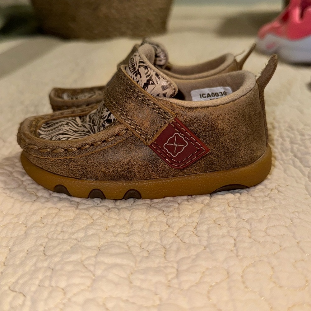 Twisted X toddler, leather shoes.